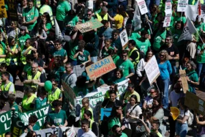 La comunidad educativa valenciana va a la huelga: conflicto abierto con la Conselleria y amenaza de paro indefinido